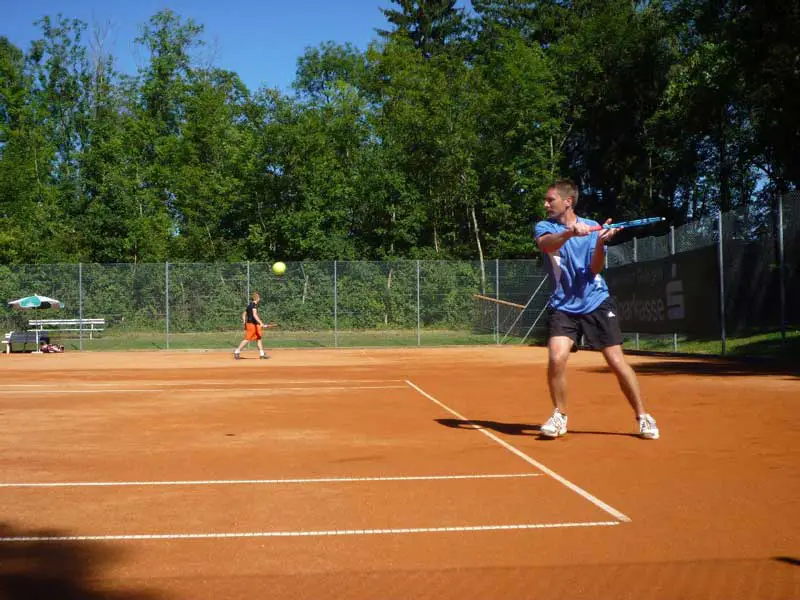 Tennis player preparing for backspin