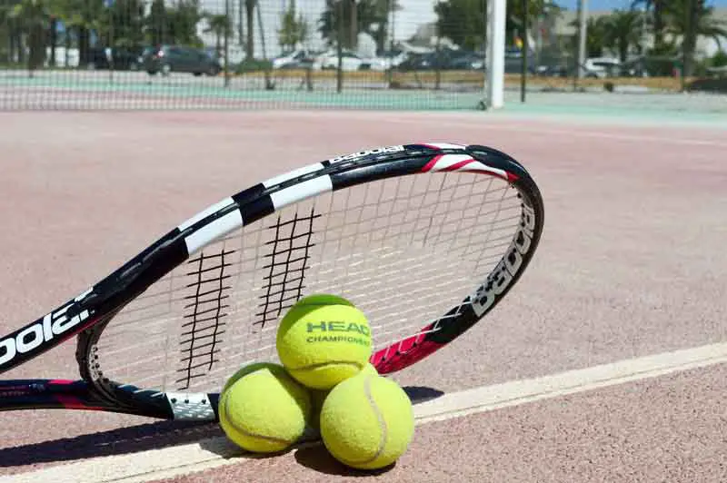 Tennis racket and 3 balls